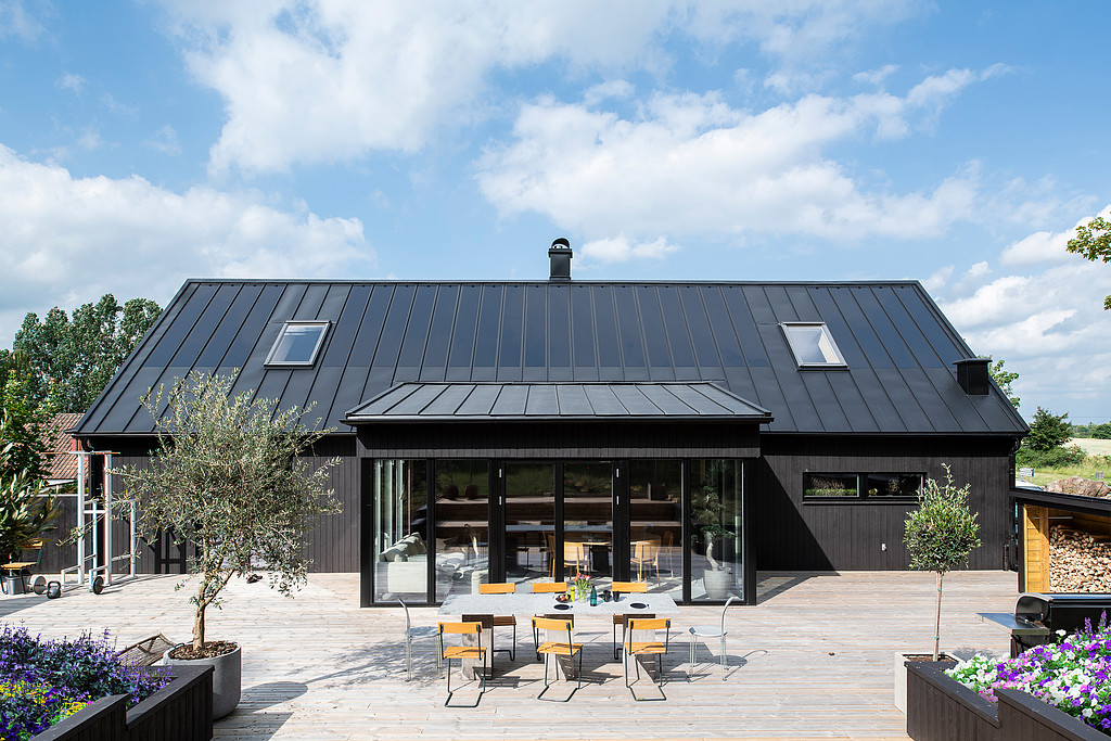 Lindab SolarRoofTM panele fotowoltaiczne zintegrowane z nowoczesnym dachem – nowość! zdj. 1