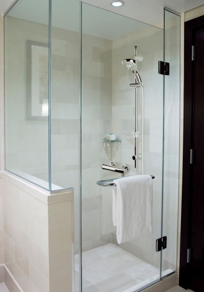 Prysznic w nowoczesnych aranżacjach łazienkowych zdj. 2