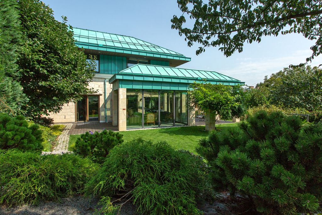 Renesans miedzi w architekturze. 5 zasad montażu pokryć miedzianych zdj. 1